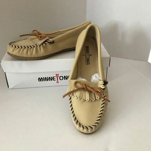 Minnetonka Deerskin Mocs Size 7.5 NWT